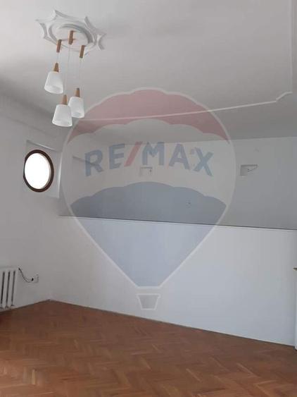 Casă individuală cu 4 camere cu Teren 200 Mp în Grigorescu