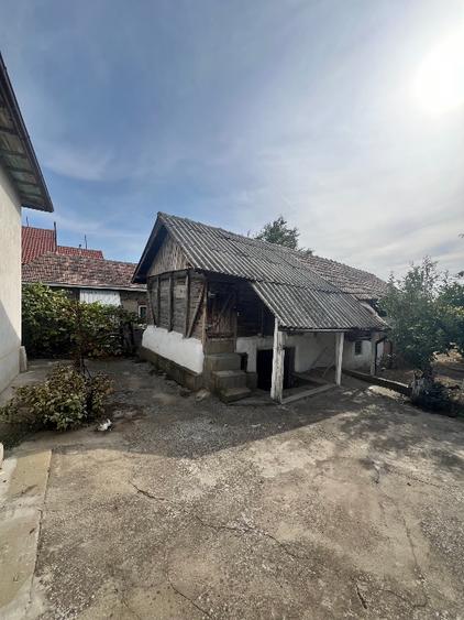 Casă individuală cu 5 camere cu Teren 2000 Mp în Grojdibodu