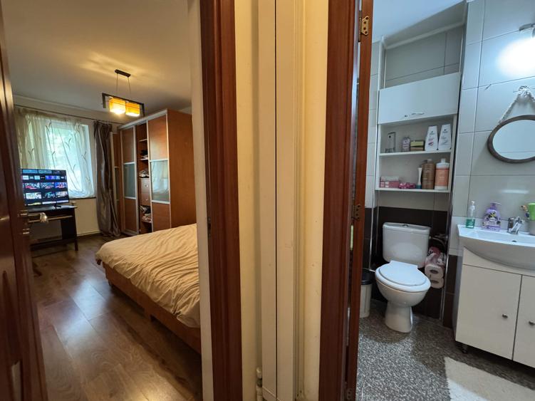 Apartament cu 3 camere semidecomandat în Central