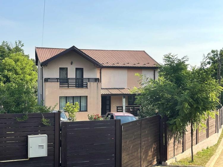Casă cu 4 camere în Tomești