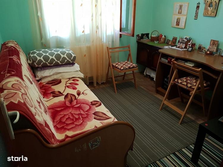 Apartament cu 3 camere semidecomandat în Central