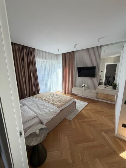 Casă individuală cu 4 camere cu Piscina în Tunari