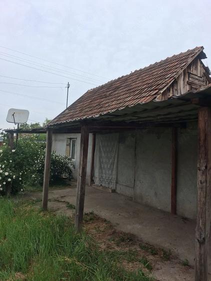 Casă cu 2 camere cu Teren 1100 Mp în Curtici