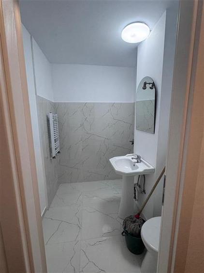 Apartament cu 4 camere decomandat în Tineretului