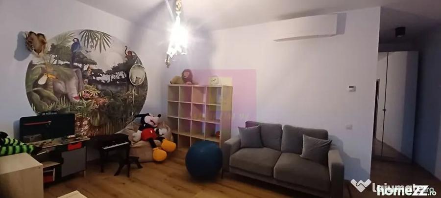 Casă cu 7 camere cu Teren 508 Mp în Săbăreni