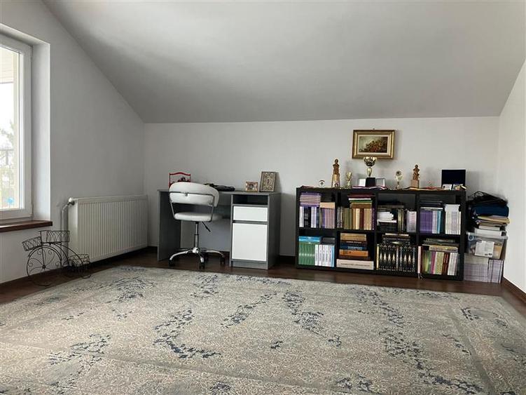 Casă cu 4 camere cu Teren 1263 Mp în Țigănași