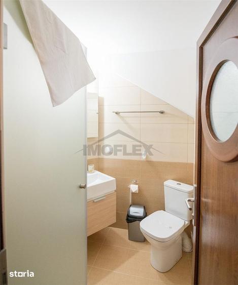 Casă cu 9 camere cu Teren 1004 Mp în Central