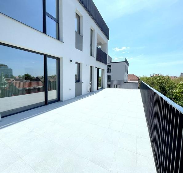 Apartament cu 3 camere decomandat în Ultracentral