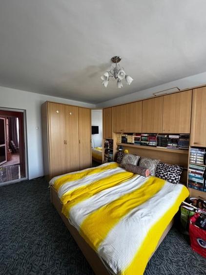 Apartament cu 2 camere decomandat, mobilat în Central