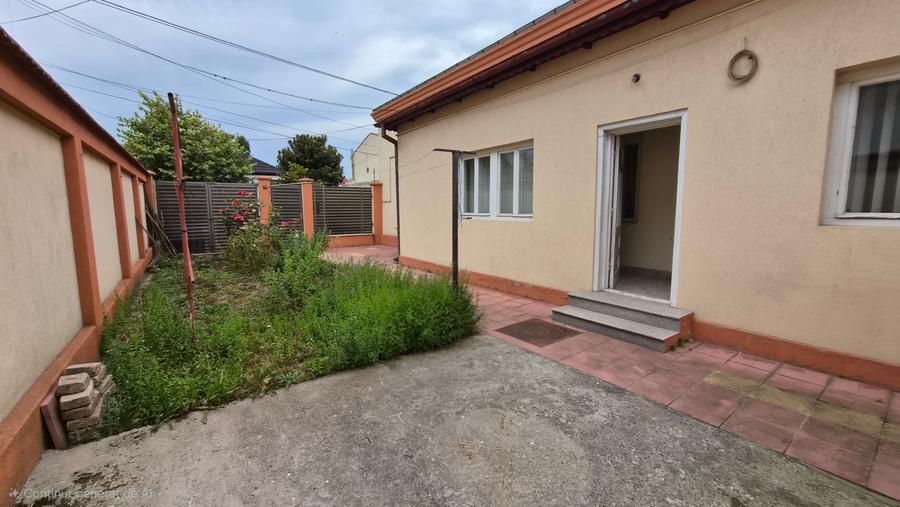 Casă individuală cu 3 camere cu Canalizare în Central