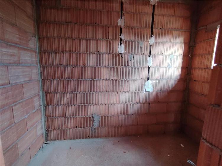 Duplex cu 3 camere cu Canalizare în Moșnița Nouă