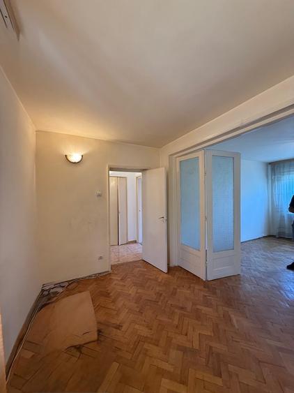Apartament cu 4 camere decomandat în Piața Centrală