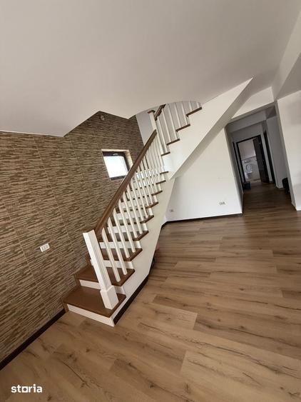 Casă cu 4 camere cu Teren 600 Mp în Glina