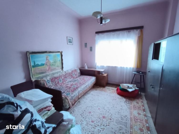 Casă cu 3 camere cu Teren 250 Mp în Central