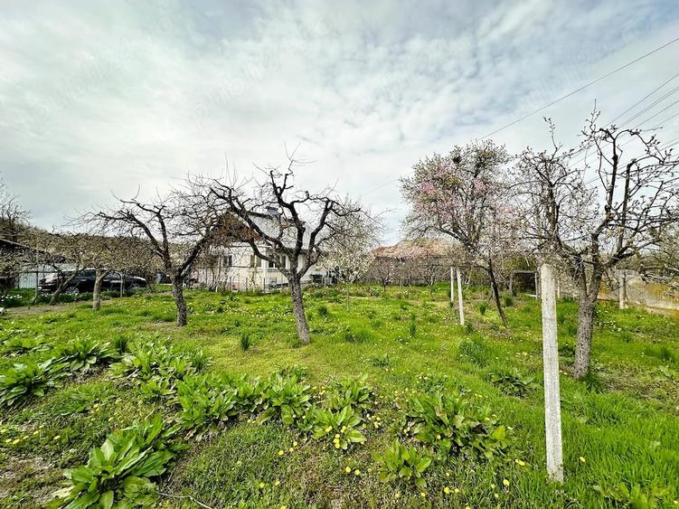 Casă cu Teren 2470 Mp în Mârțești