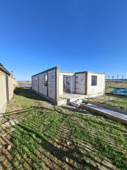 Casă cu 4 camere cu Teren 281 Mp în Poarta Albă