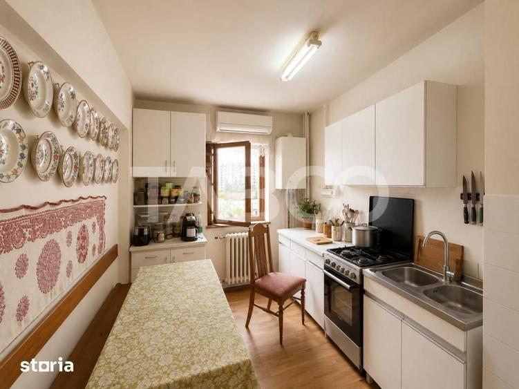 Apartament cu 3 camere decomandat în Plopilor