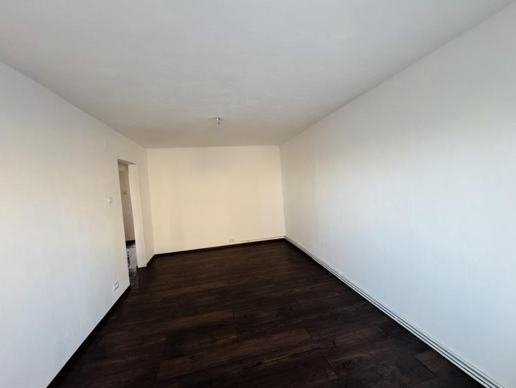 Apartament cu 3 camere decomandat în Lipovei