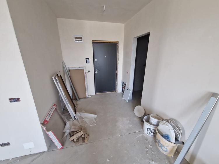 Apartament cu 3 camere semidecomandat în Florești