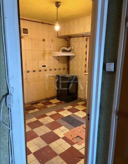 Apartament cu 4 camere decomandat în Lujerului