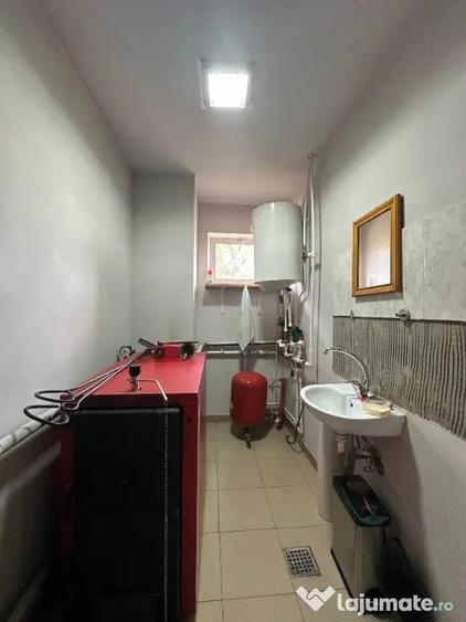 Casă cu 6 camere cu Teren 2250 Mp în Fulga