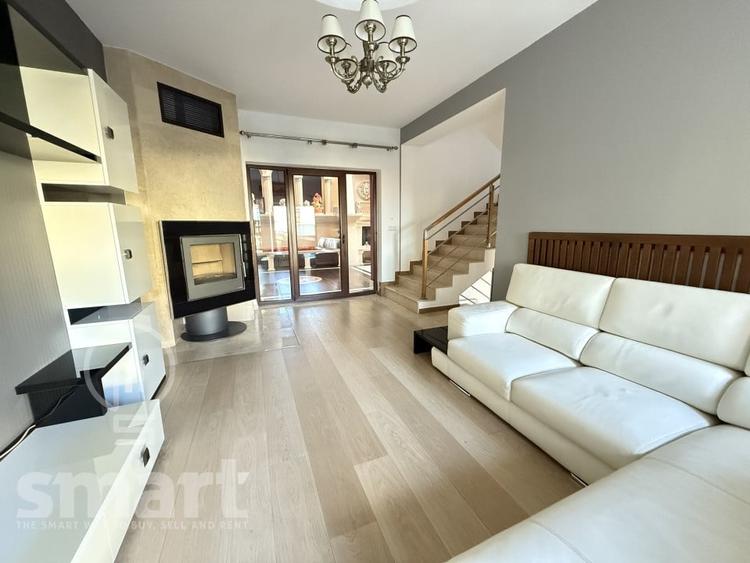 Duplex cu 12 camere cu Canalizare în Central