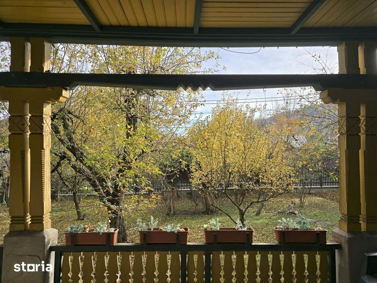 Casă cu 7 camere cu Teren 3800 Mp în Central