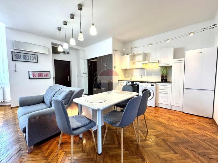 Apartament cu 3 camere decomandat în Central