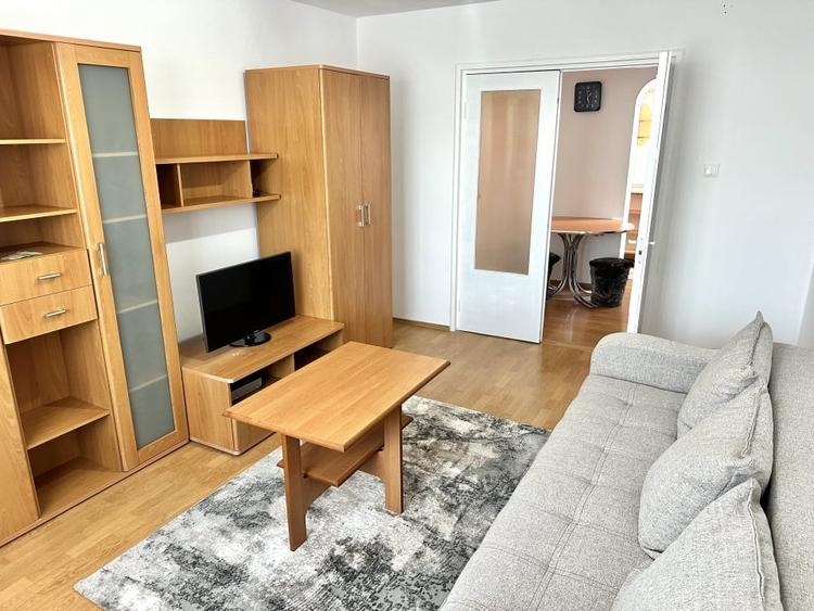 Apartament cu 3 camere decomandat, mobilat în Cetate
