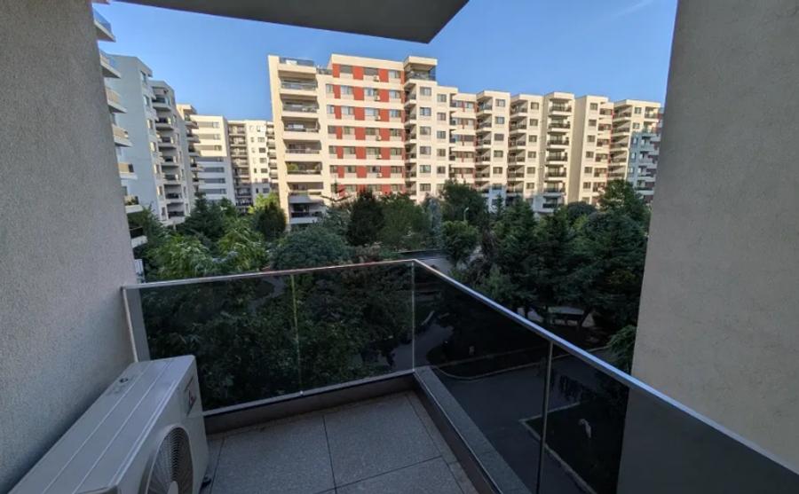 Apartament cu 3 camere semidecomandat în Pipera