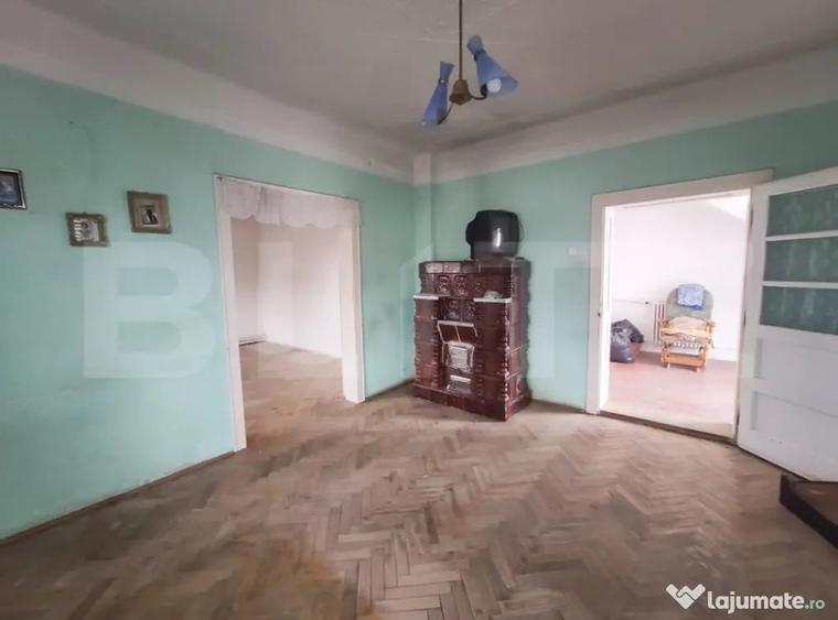 Casă cu 4 camere cu Teren 1100 Mp în Central