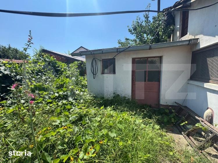 Casă cu 4 camere cu Teren 427 Mp în Craiovița Nouă