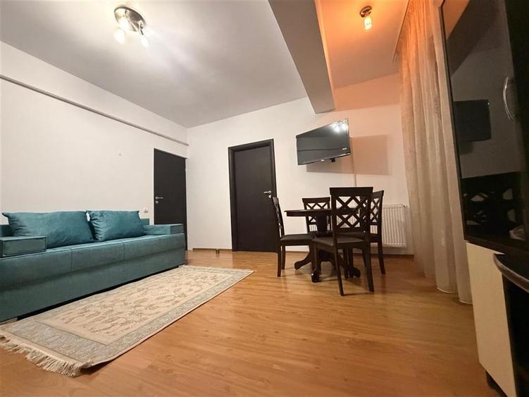 Apartament cu 3 camere semidecomandat, mobilat în Moșilor