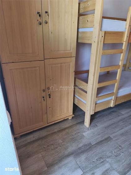 Casă cu 10 camere cu Teren 300 Mp în Central