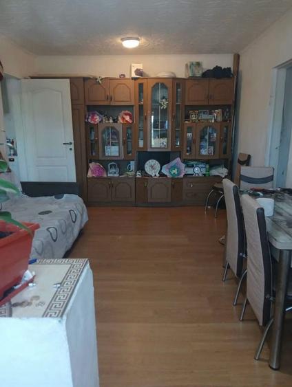 Apartament cu 3 camere în Deveselu