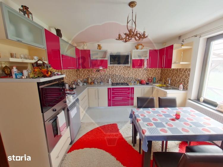 Casă cu 6 camere cu Teren 1505 Mp în Central
