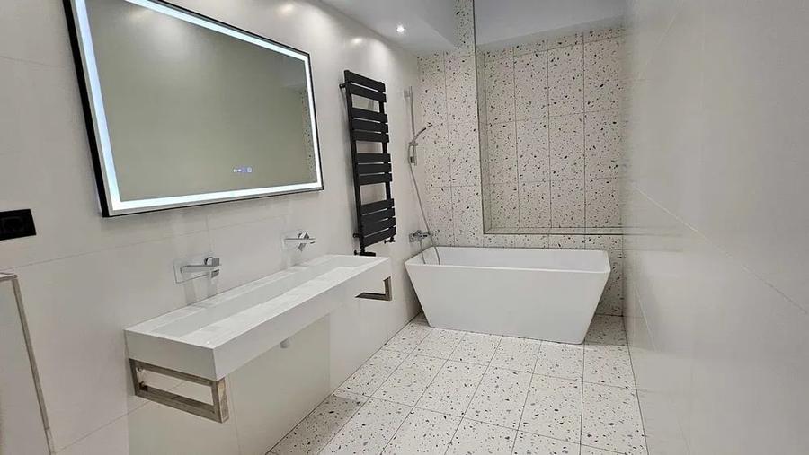 Apartament cu 4 camere decomandat, mobilat în Faleza Nord