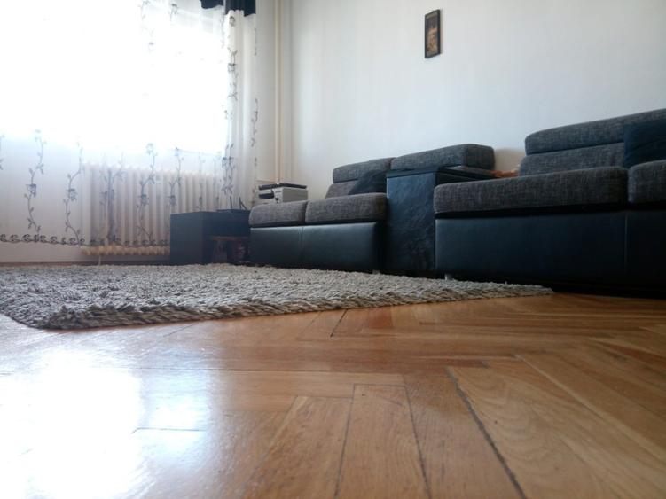 Închiriez apartament 3 camere - 1