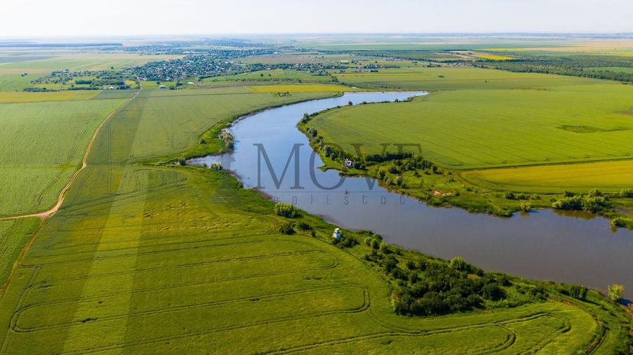 Teren agricol extravilan de 220000 mp, în Est