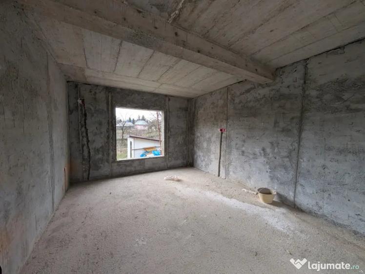 Casă cu 4 camere cu Teren 500 Mp în Măgura