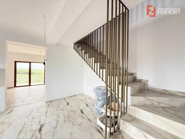 Casă cu 4 camere cu Teren 272 Mp în Săcălaz