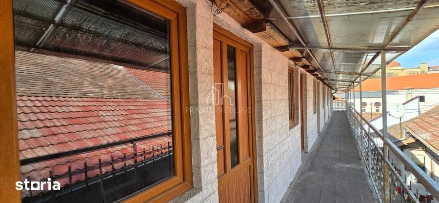 Casă decomandat cu Teren 1000 Mp în Central