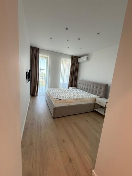 Apartament cu 3 camere decomandat în Sisești
