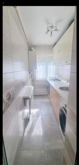 Apartament cu 3 camere nedecomandat, mobilat în Milcov