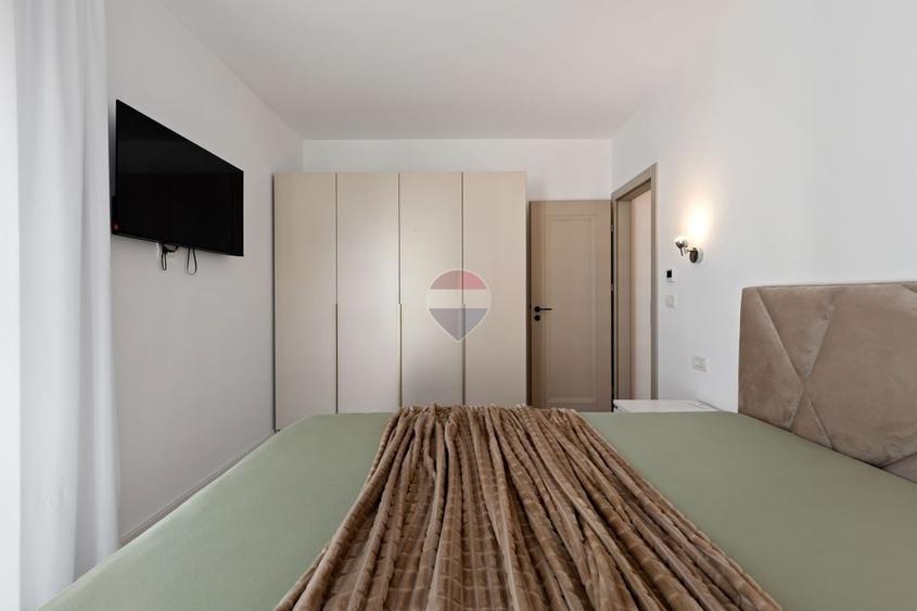 Apartament cu 3 camere semidecomandat, mobilat în UTA