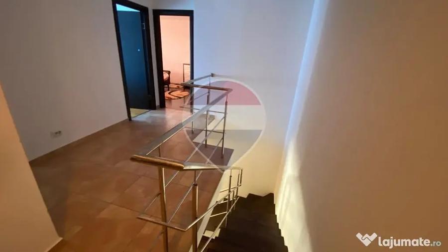 Casă cu 4 camere cu Teren 188 Mp în 1 Decembrie