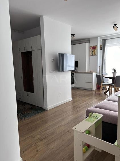 Apartament cu 3 camere semidecomandat, mobilat în Vest