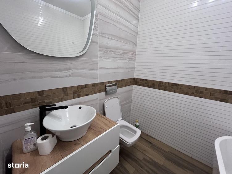 Apartament cu 3 camere semidecomandat în Florești