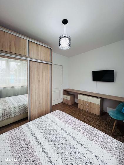 Apartament cu 3 camere semidecomandat, mobilat în Central