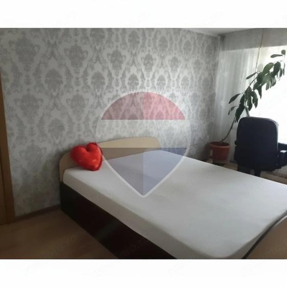 Apartament cu 3 camere decomandat în Independenței